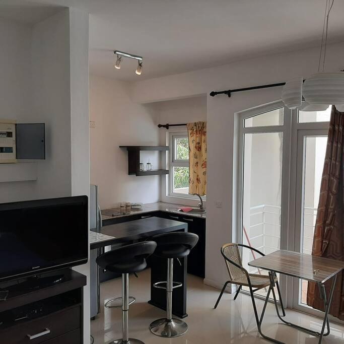 Ocean Drive Studio, Next To The Beach Grand Baie Bagian luar foto