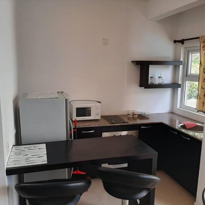 Ocean Drive Studio, Next To The Beach Grand Baie Bagian luar foto